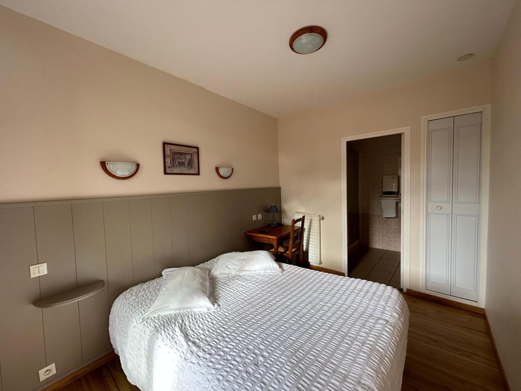 Hotel Les Voisins Beaucemaine Ploufragan Szoba fotó