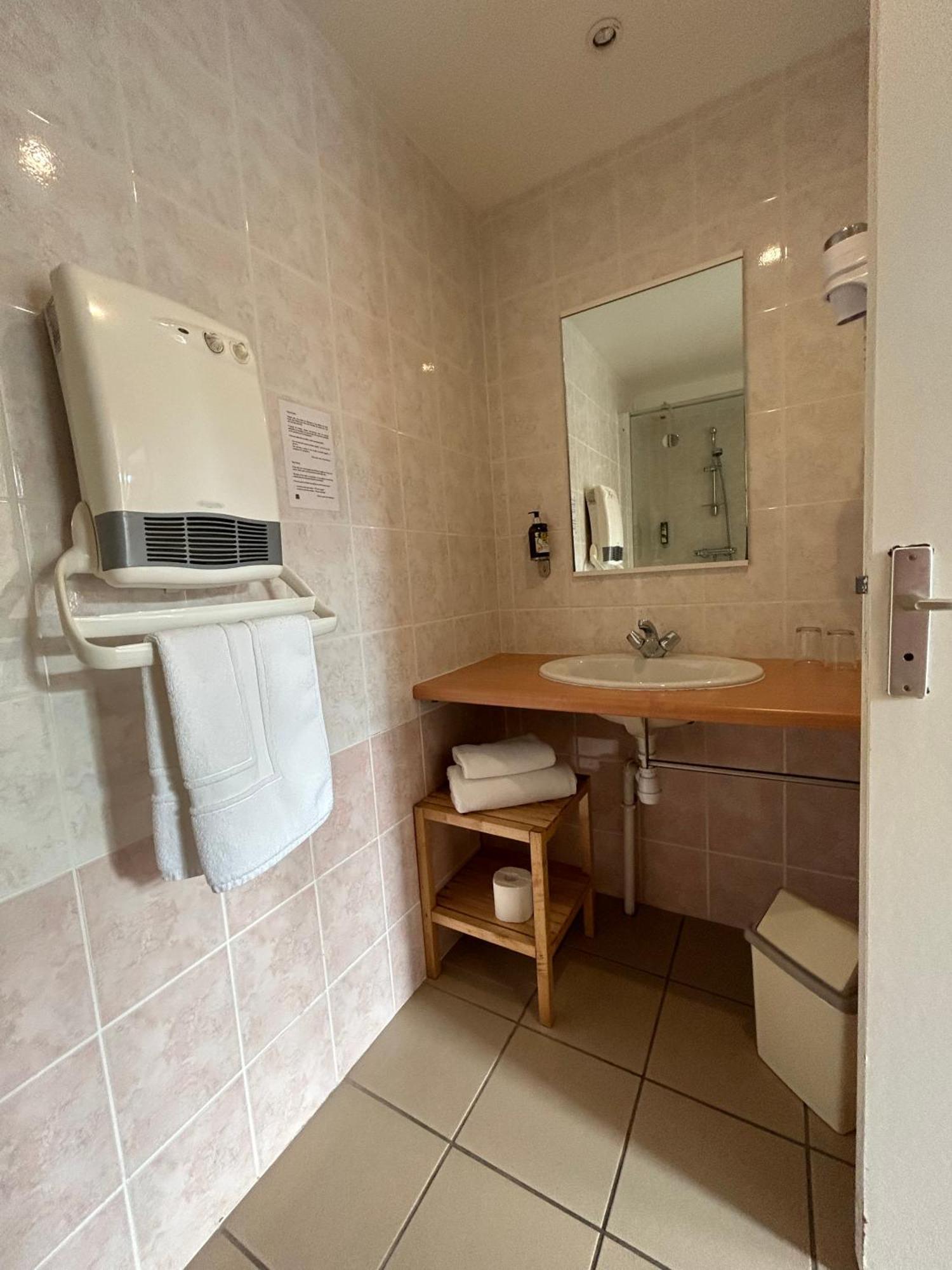 Hotel Les Voisins Beaucemaine Ploufragan Szoba fotó